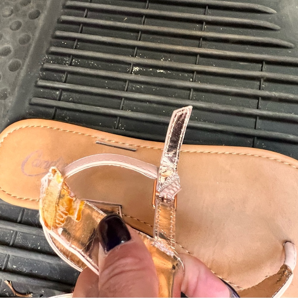 Candies sandals size 8 NEED REPAIR